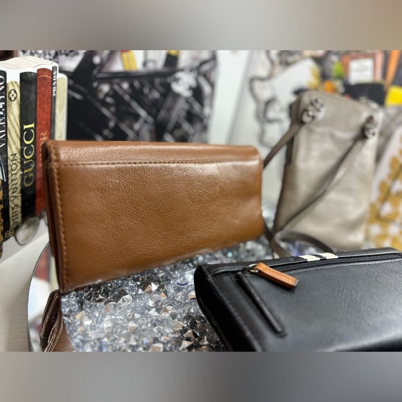 MK Wallet,Tory wallet, Nautica Wallet all in EUC - Picture 12 of 12